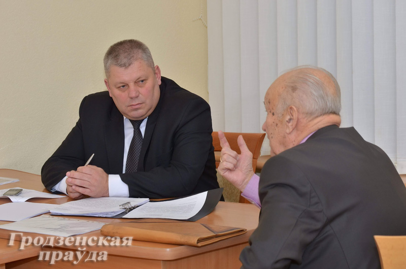 С какими вопросами идут горожане в мэрию? С какими вопросами идут горожане в мэрию?