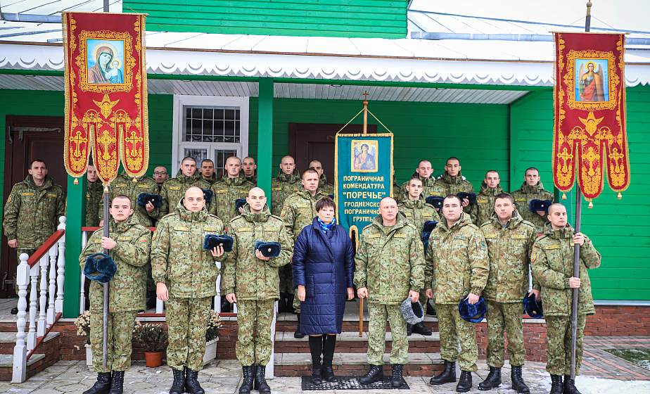 Хоругвь с изображением Архистратига Михаила вручили пограничной комендатуре «Поречье»