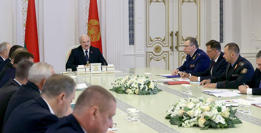 Александр Лукашенко: рост мировых цен на продовольствие должен стать дополнительной возможностью для экономики Александр Лукашенко: рост мировых цен на продовольствие должен стать дополнительной возможностью для экономики