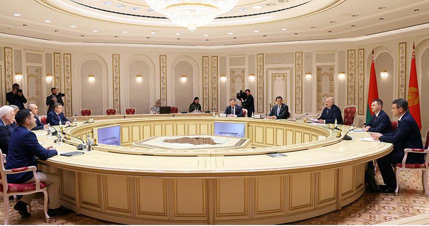 "Партнер новый, но очень перспективный". Александр Лукашенко высказался о сотрудничестве с Чувашией "Партнер новый, но очень перспективный". Александр Лукашенко высказался о сотрудничестве с Чувашией