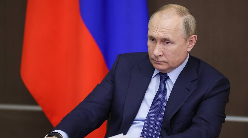 Владимир Путин поручил правительству составить список стран, которые ввели санкции Владимир Путин поручил правительству составить список стран, которые ввели санкции