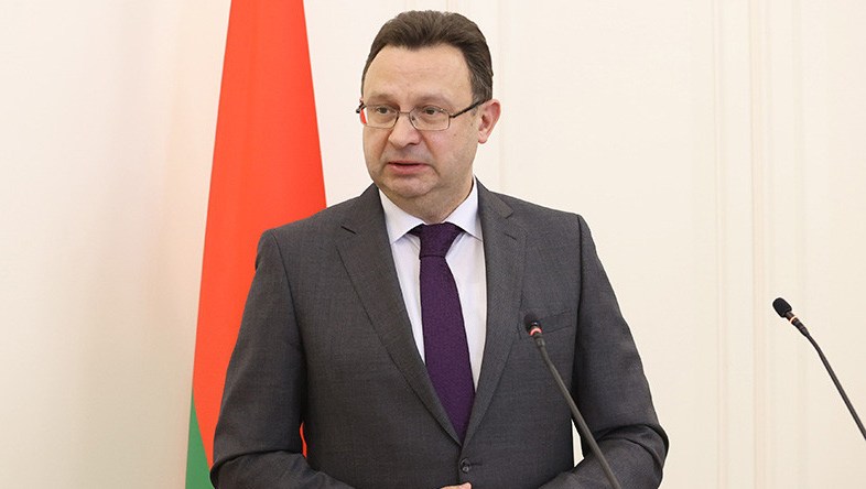 Дмитрий Пиневич: зарплата медработникам в дальнейшем должна быть сохранена на таком же уровне Дмитрий Пиневич: зарплата медработникам в дальнейшем должна быть сохранена на таком же уровне