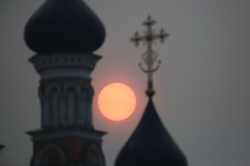 Фотофакт: Необычный восход солнца наблюдали жители Гродно