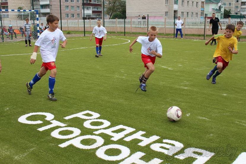 В Островце появилась новая площадка для футбола В Островце появилась новая площадка для футбола