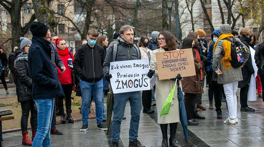 Жители Литвы вышли на акцию против политики властей в отношении мигрантов Жители Литвы вышли на акцию против политики властей в отношении мигрантов
