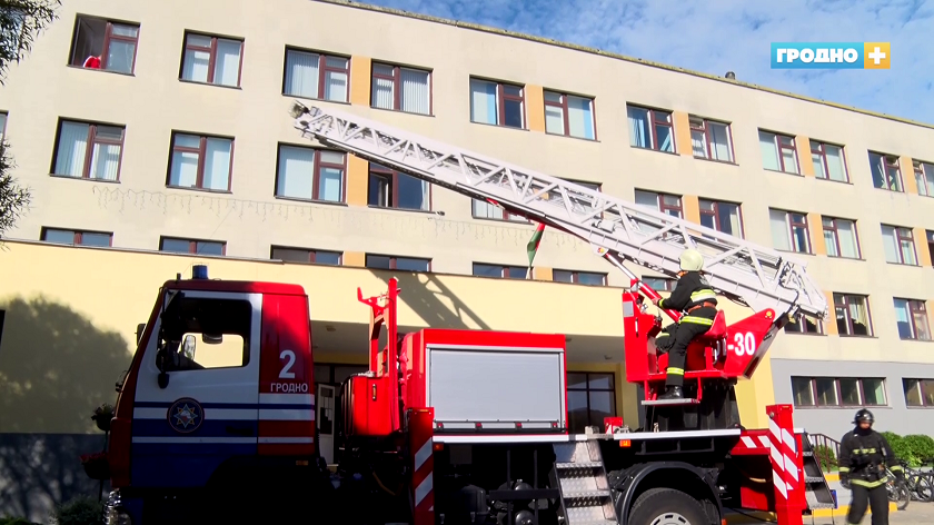Массовая эвакуация в одной из гродненских школ. ЧП оказалось учебным Массовая эвакуация в одной из гродненских школ. ЧП оказалось учебным