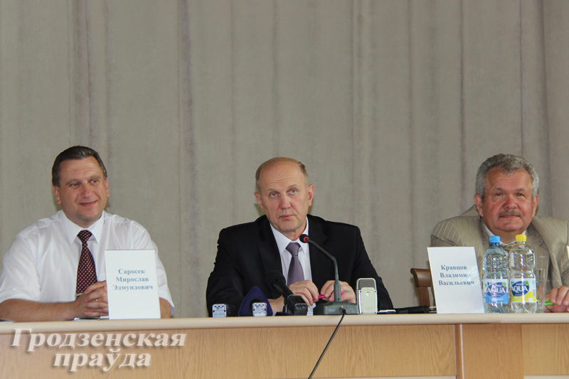 Пресс-конференция председателя облисполкома Владимира Кравцова прошла в Ошмянском районе (ОБНОВЛЕНО) Пресс-конференция председателя облисполкома Владимира Кравцова прошла в Ошмянском районе (ОБНОВЛЕНО)
