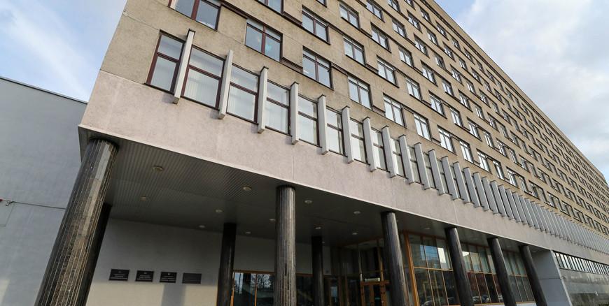 Минздрав приостановил действие лицензий на деятельность медцентров «Клиника А1» и «ЛОДЭ»