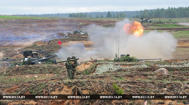 Ведение контрнаступления отрабатывают сегодня военные на учении "Запад-2017" Ведение контрнаступления отрабатывают сегодня военные на учении "Запад-2017"