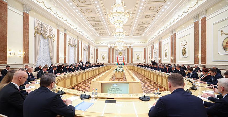Тонкая настройка на внешнем контуре. Подробности совещания Александра Лукашенко с дипломатами Тонкая настройка на внешнем контуре. Подробности совещания Александра Лукашенко с дипломатами