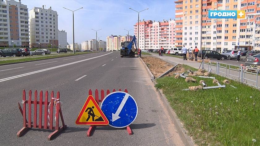 4 новых дорожных "кармана" устанавливают на Ольшанке 4 новых дорожных "кармана" устанавливают на Ольшанке