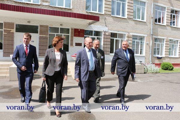 С рабочим визитом на Вороновщине побывал председатель Гродненского облисполкома Владимир Кравцов С рабочим визитом на Вороновщине побывал председатель Гродненского облисполкома Владимир Кравцов