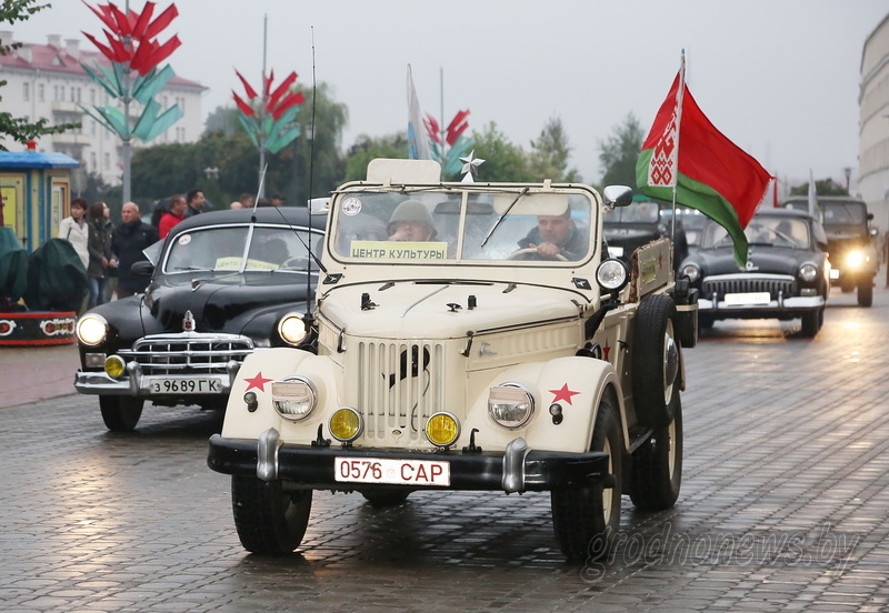 Пробег ретроавтомобилей в Гродно.JPG