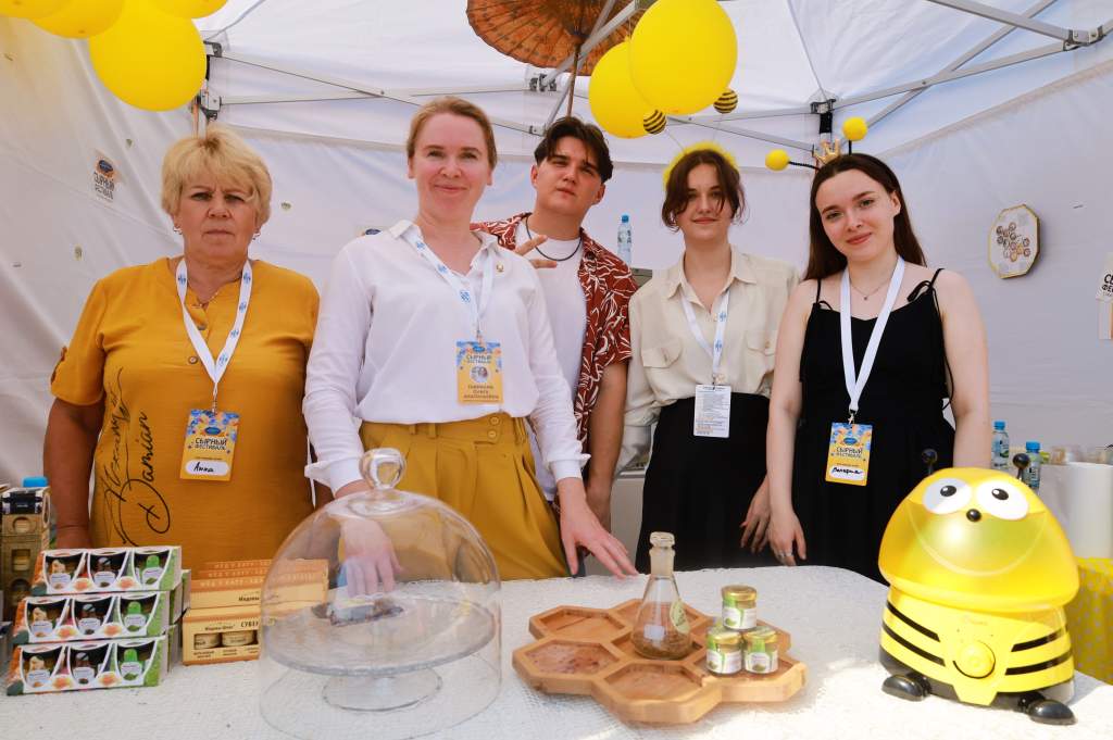 Ольга Гаврилик с командой.JPG