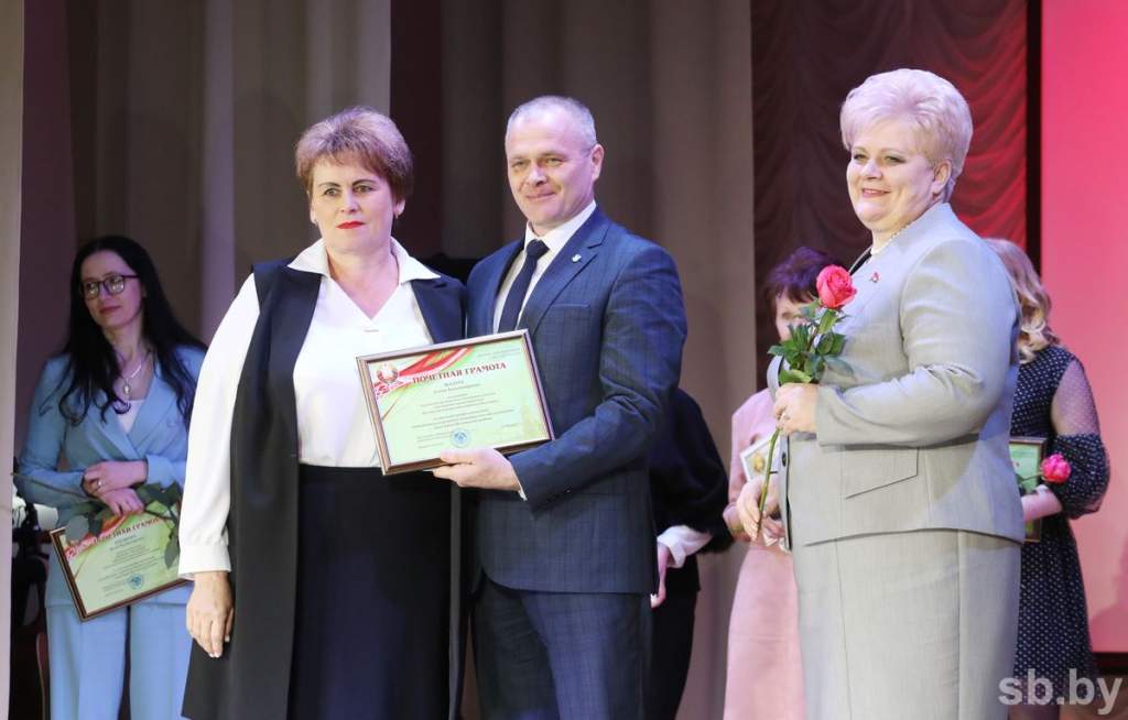 5sjdt155fd24d1kjy59c22rqsrholgij.jpg