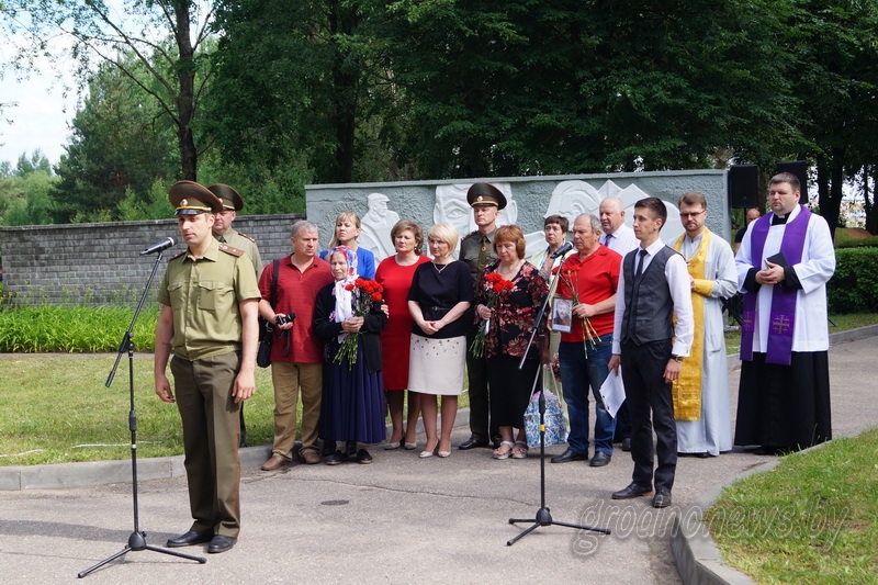 Выступает командир 1 специализированной поисковой роты 52 отдельного специализированного поискового батальона МО РБ м-р Павел Галецкий.JPG