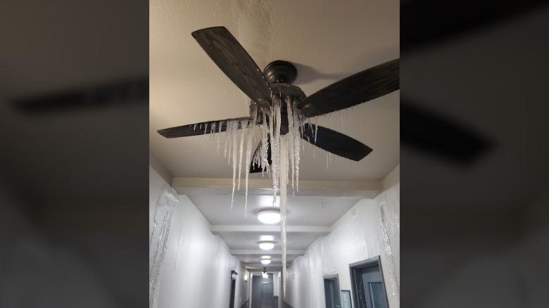 210217104816-texas-power-outages-climate-change-exlarge-169.jpg