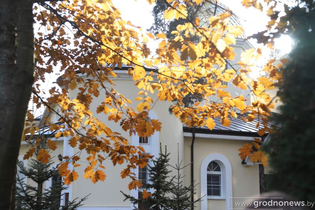 вид на главный храм.JPG