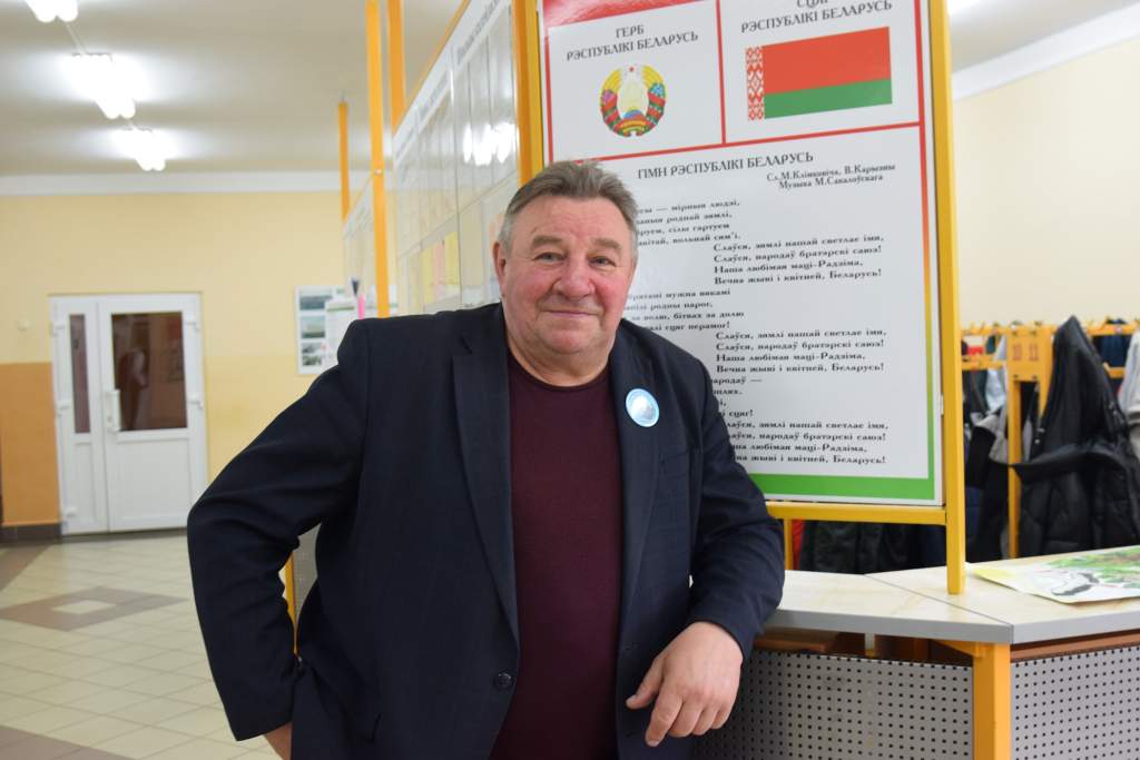 директор школы Хелский вв.JPG