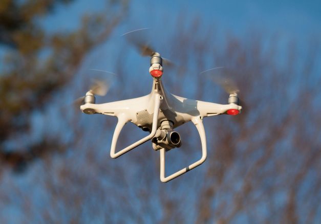 1698154773_DJI_Phantom_4_in_Flight_March_2016.jpg
