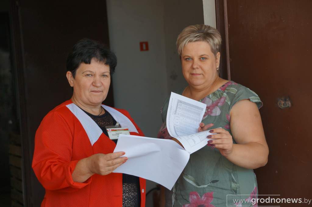DSC03393_валентина будревич и алла орловская.JPG