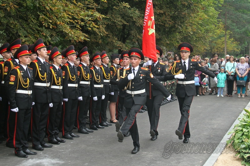 Стройный шаг гродненских кадетов 1 сентября.jpg