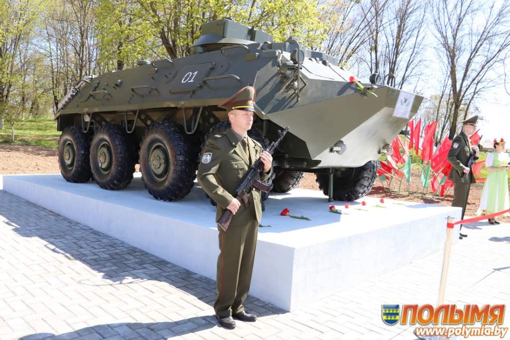 9_Мая_День_Победы_Кореличи_БТР02.jpg