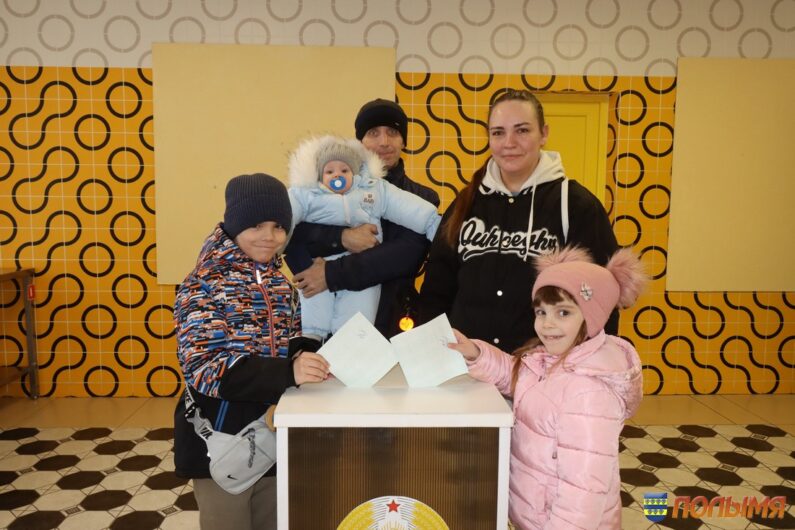 выборы_голосование_школа_семья00004-795x530.jpg