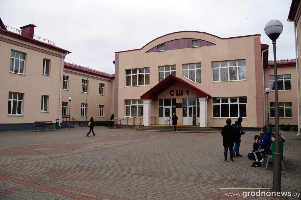 в средней школе №1 где учились девочки-подпольщицы (1).JPG