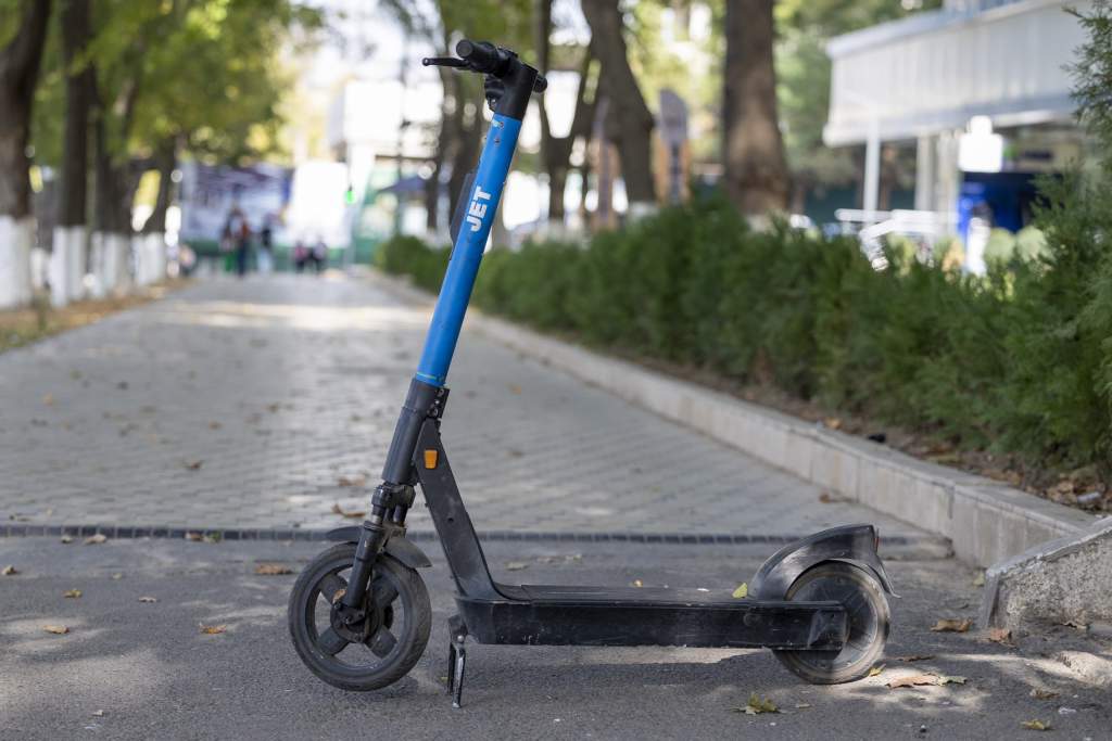 1721313662_Elektrosamokatlar-tezligiga-cheklov-iyildi.jpg