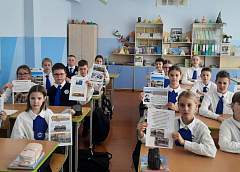 Мы выбираем ПОМНИТЬ. Педагоги и учащиеся гимназии №2 имени И.В. Болдина приняли активное участие в областном патриотическом марафоне «Минуты памяти»
