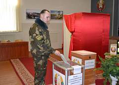 Голоса гвардейцев – за будущее родной Беларуси! Военнослужащие 6-й отдельной гвардейской механизированной бригады приняли участие в республиканском референдуме