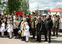 В Гродно прошла церемония возложения цветов и венков к памятнику "Братская могила советских воинов и партизан, погибших в годы Великой Отечественной войны"
