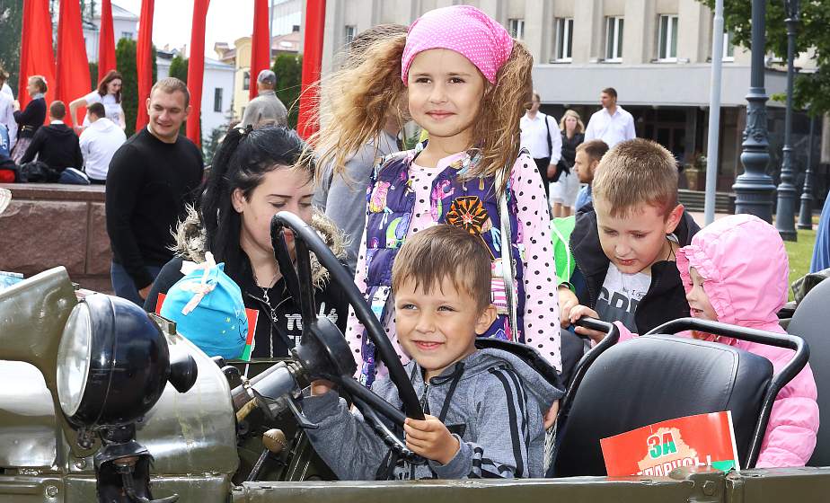 Спорткары, байкеры и атлеты на День Независимости получили собственную площадку 