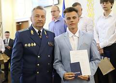 32 выпускникам специальности «Таможенное дело» ГрГУ имени Янки Купалы вручили дипломы об окончании университета 