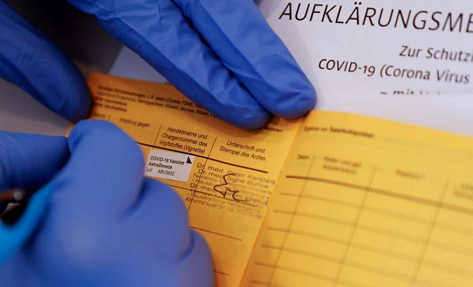 Европарламент потребовал, чтобы ЕС вводил COVID-сертификаты максимум на один год