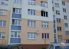 Гродненка едва не сожгла квартиру, оставив горящую свечу в пластиковом стакане