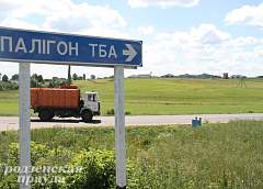 Участки дорог, по которым городской мусор везут на свалку, завалены мусором