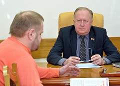 Прием граждан по личным вопросам провел заместитель председателя облисполкома Виктор Лискович