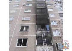 В многоэтажке по улице Щорса в Гродно загорелся балкон