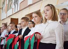 В Гродно в День Конституции 100 школьников торжественно приняты в пионеры