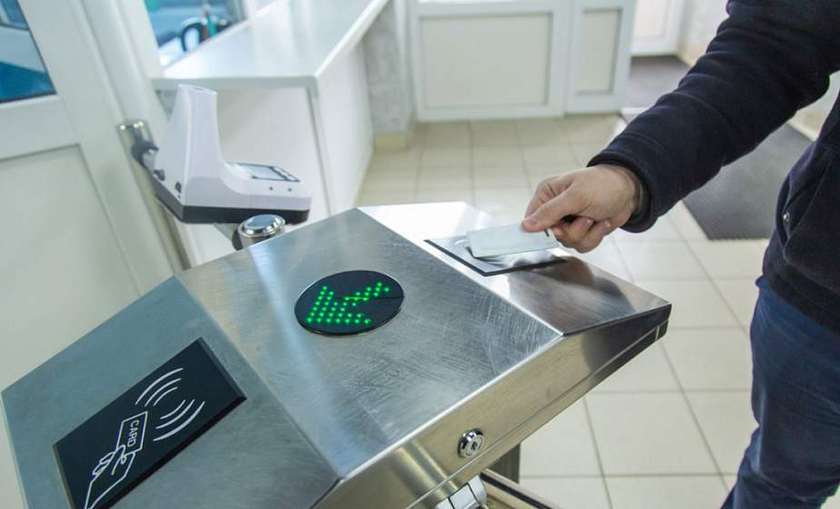 Белоруска отметилась на проходной в восемь утра, через пять минут была в кабинете – начальство сочло это опозданием. Могут ли за это привлечь к дисциплинарной ответственности