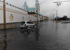 Утренний ливень сегодня на непродолжительное время затруднил движение транспорта в Гродно