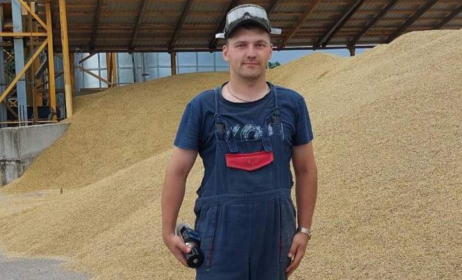 Учитель по призванию, аграрий в душе. Евгений Янюк – учитель истории, который каждый год помогает аграриям на уборочной Учитель по призванию, аграрий в душе. Евгений Янюк – учитель истории, который каждый год помогает аграриям на уборочной