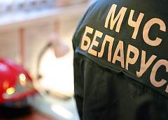 В Гродно спасатели помогли женщине выбраться из смотровой ямы