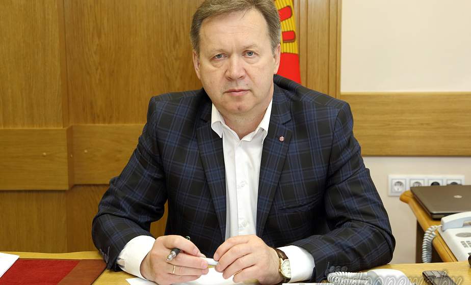 Cубботнюю прямую линию провел председатель областного Совета депутатов Игорь Жук