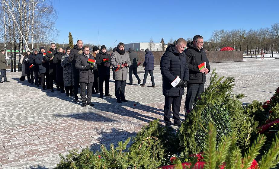 80 лампад памяти зажгли энергетики Гродненщины, увековечив  подвиг героев Великой Отечественной войны