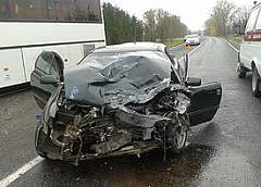 Тяжелое ДТП под Скиделем: «Опель» врезался в рейсовый автобус