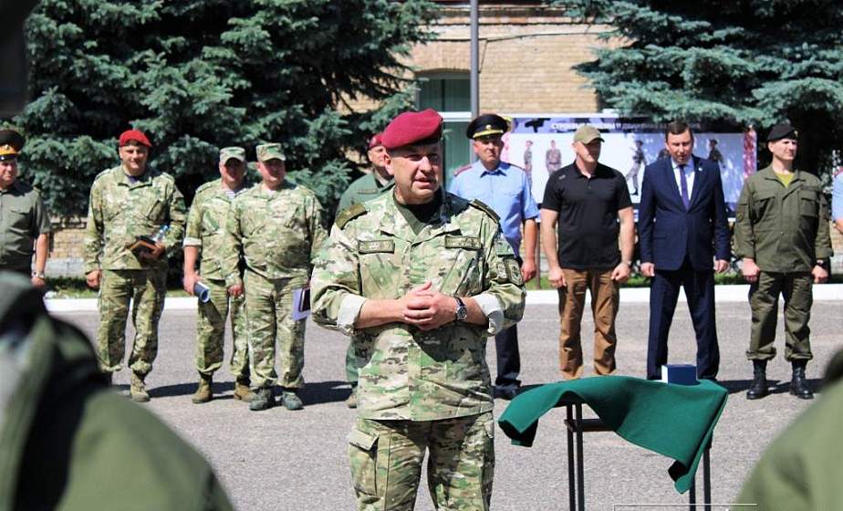 Заместитель министра внутренних дел – командующий внутренними войсками Николай Карпенков проверил боевую готовность отряда специального назначения «Тайфун» в Гродно Заместитель министра внутренних дел – командующий внутренними войсками Николай Карпенков проверил боевую готовность отряда специального назначения «Тайфун» в Гродно