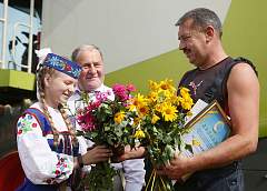Combine driver from Grodno region is the first who thrashed a thousand tons of grain in the Republic